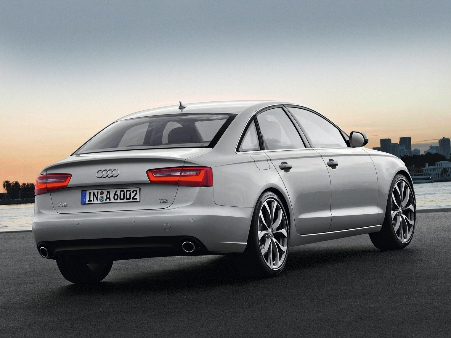 Audi A6 C7 arkadan görünüm