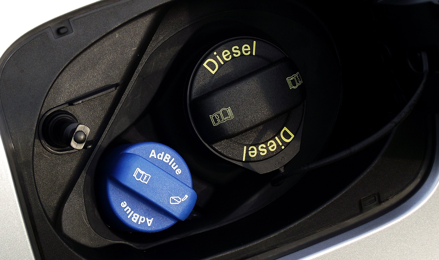 Audi Q3 8U AdBlue dolum ağzı
