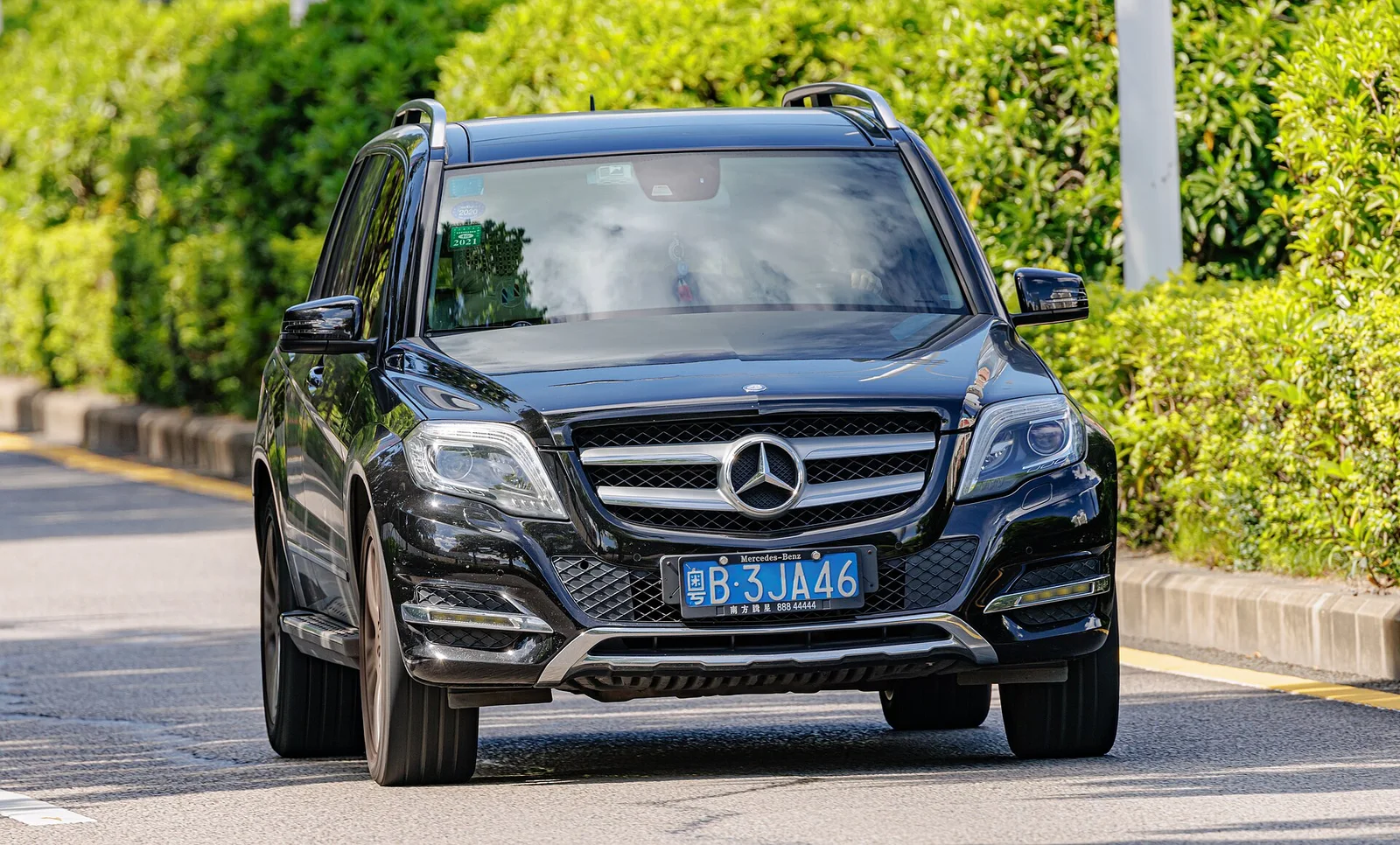 2012 sonrası makyajlı Mercedes GLK X204 önden görünüm