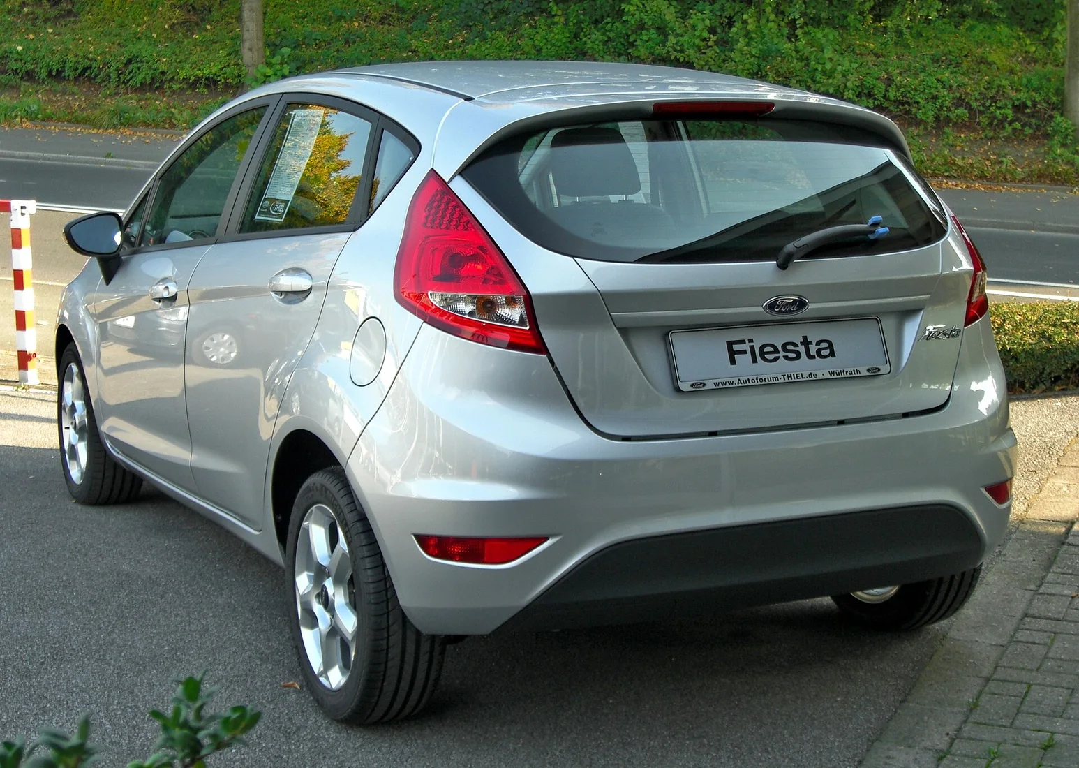 Ford Fiesta Mk7 arka görünüm