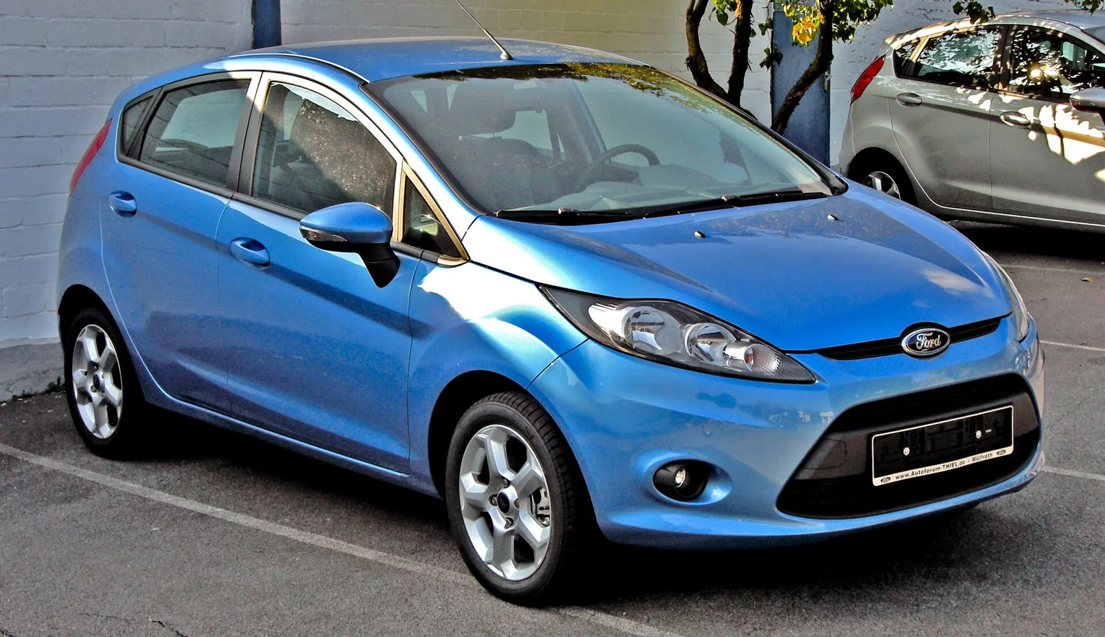 Ford Fiesta Mk7 yan ön görünüm
