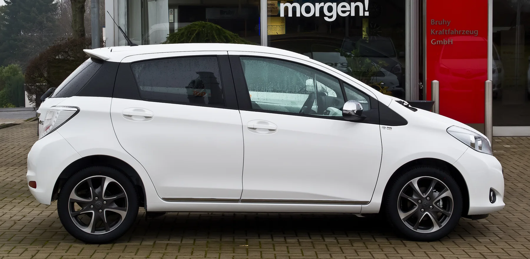 Toyota Yaris 1.33 XP130 yan görünüm