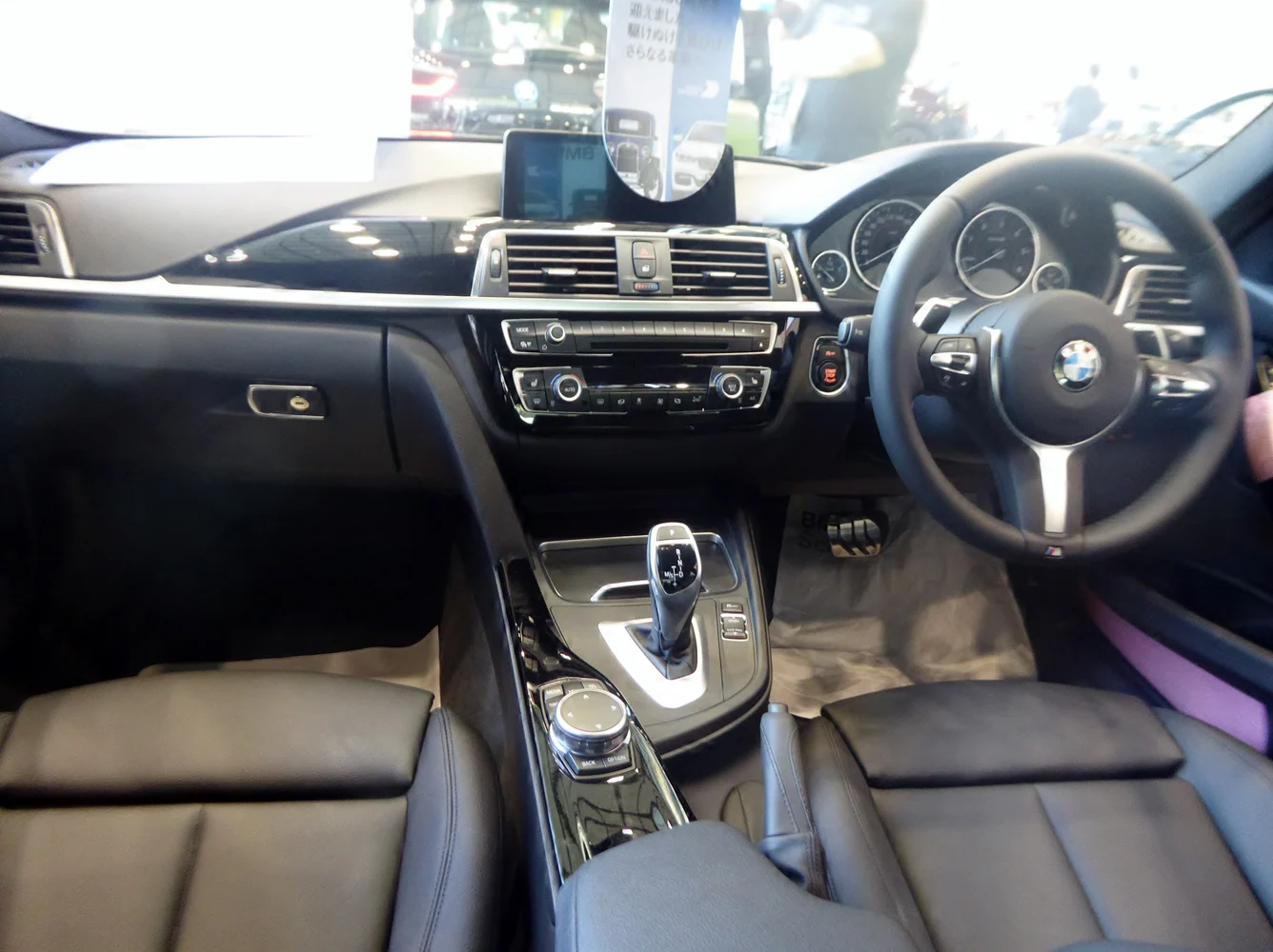 BMW F30 320d M Sport iç mekân
