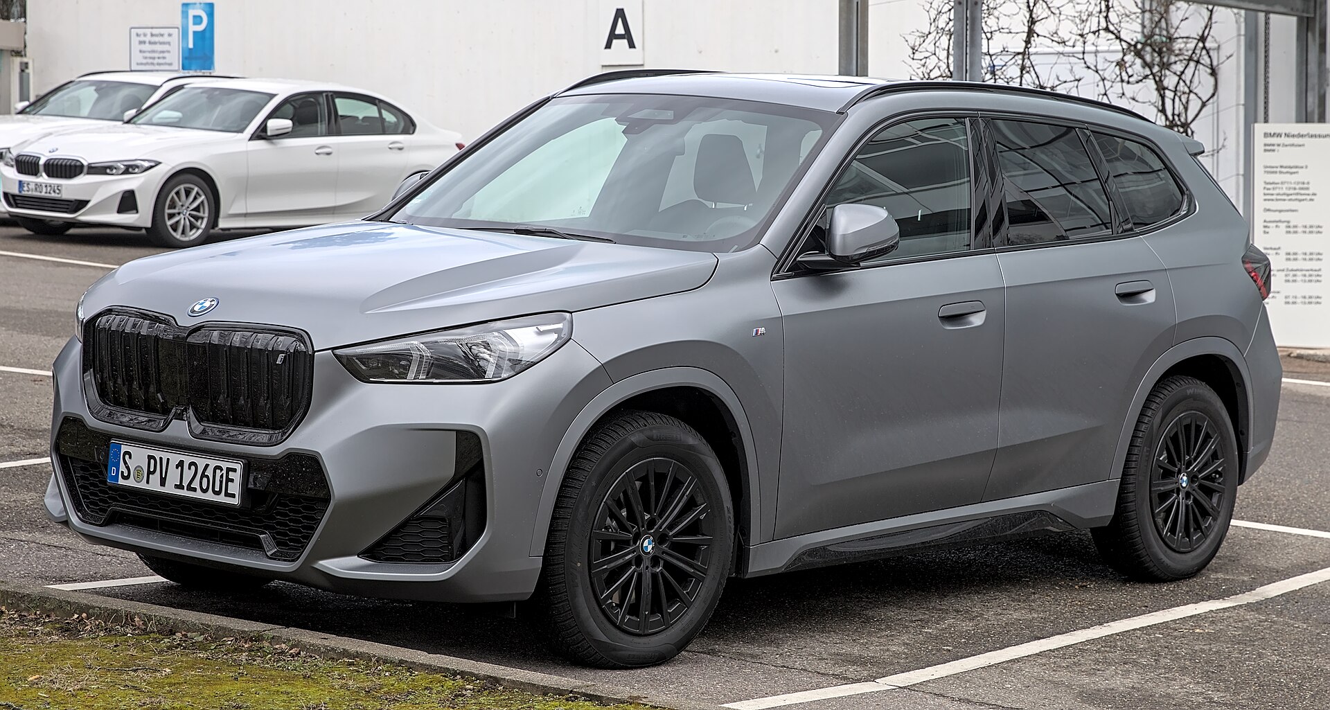 BMW iX1 Alınır mı? eDrive20, xDrive30, Batarya ve Şarj kapak görseli