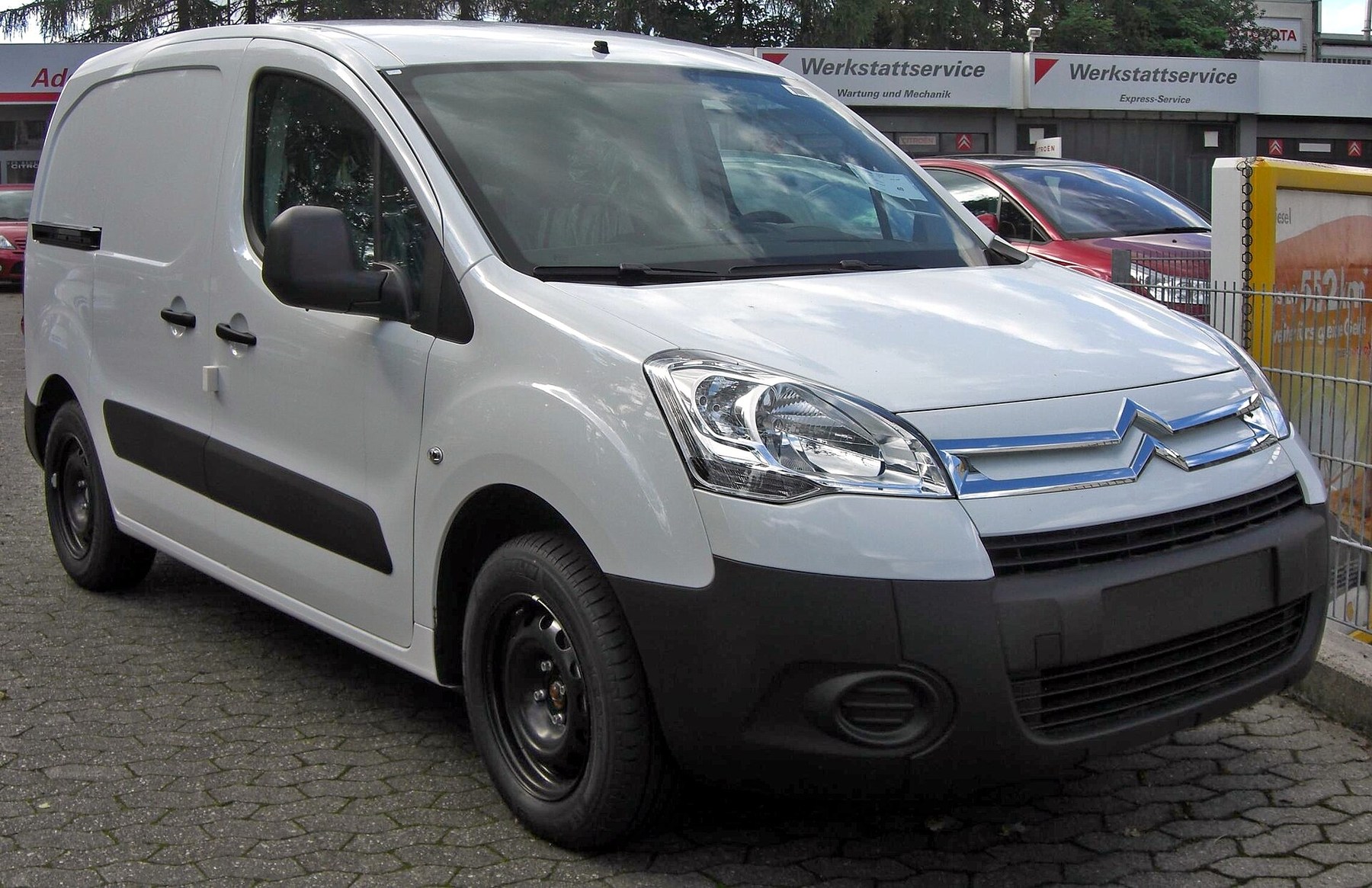 Citroën Berlingo II panelvan önden görünüm