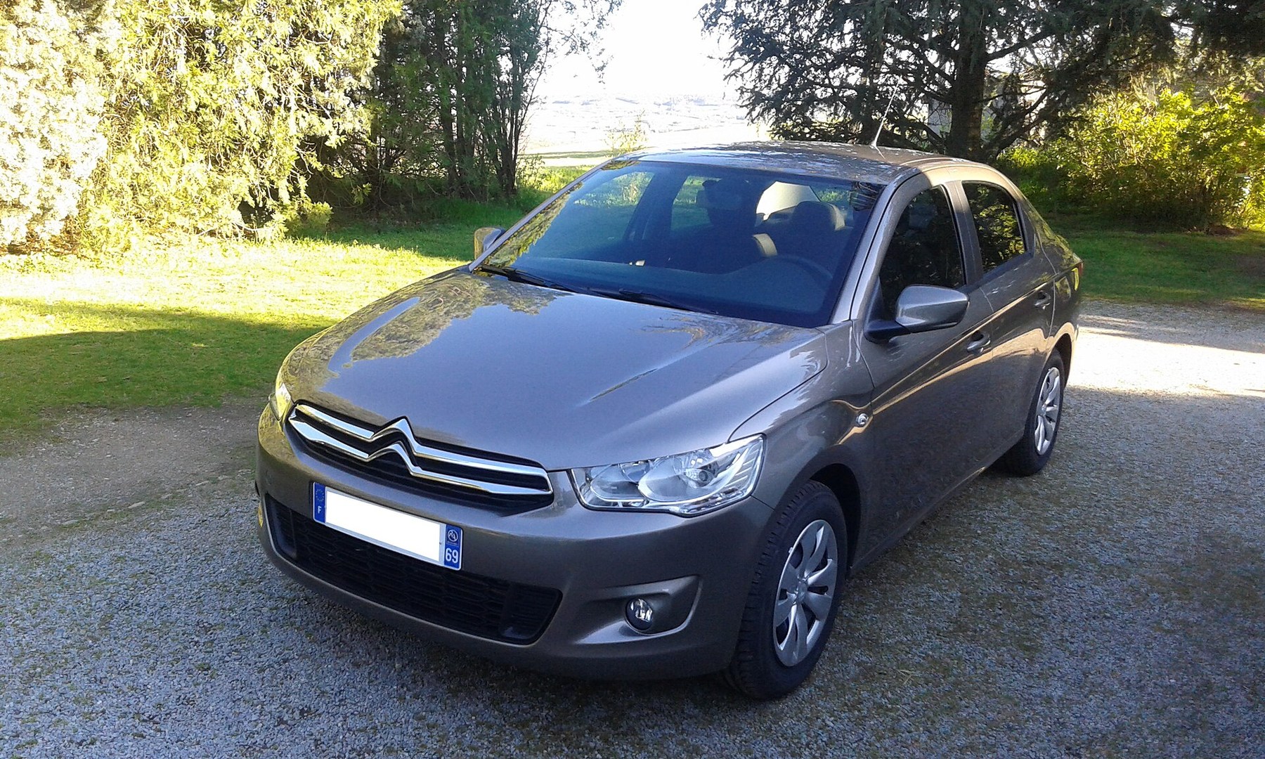 Citroën C-Elysée önden yakın görünüm
