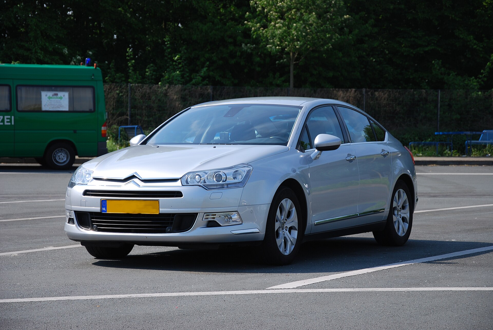 İlk dönem Citroën C5 X7 önden görünüm