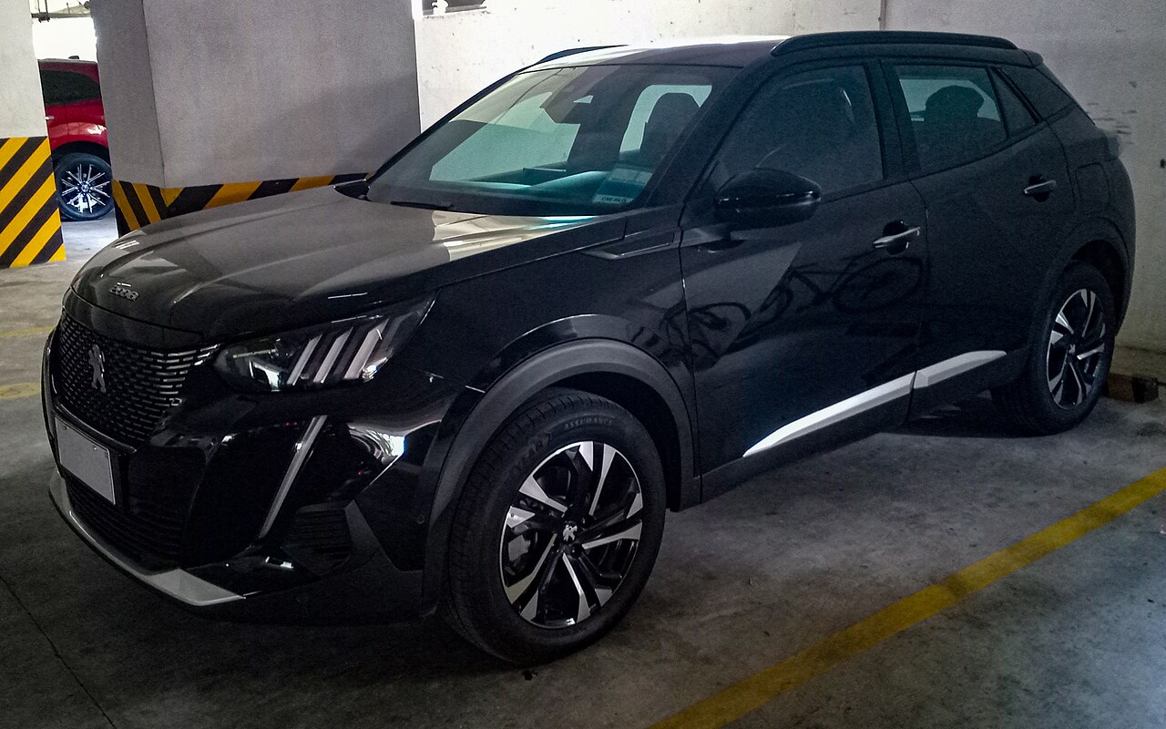 İkinci nesil Peugeot 2008 Allure yandan görünüm
