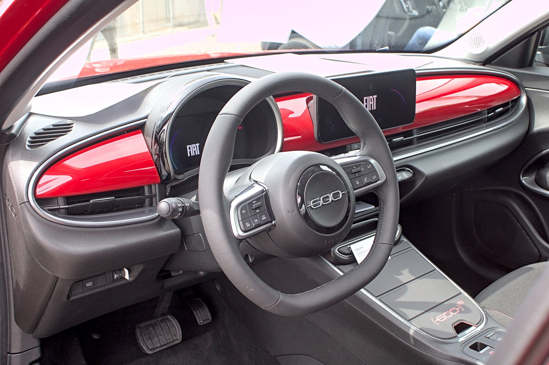 Fiat 600e profil ve arka tasarım