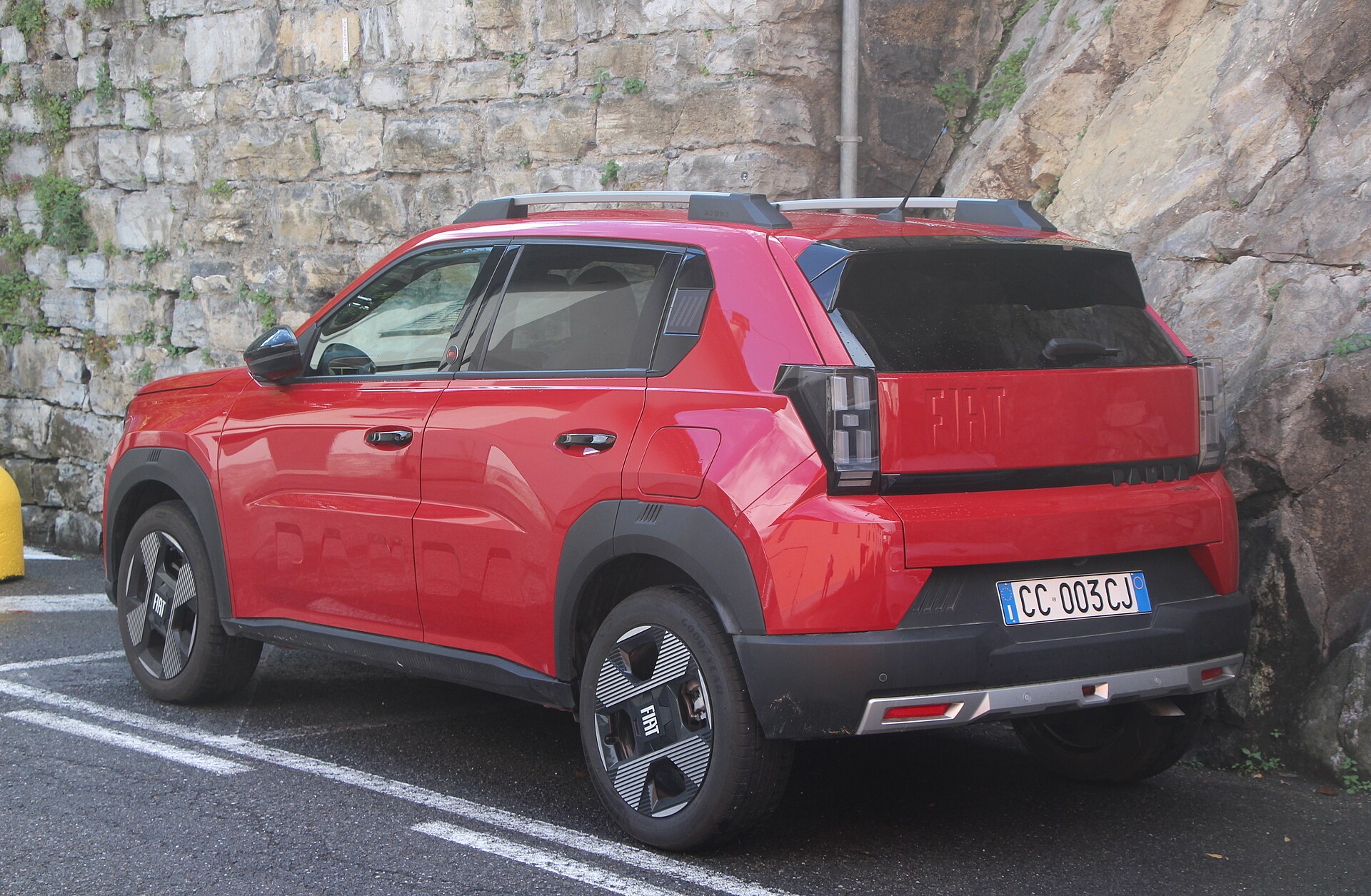 Fiat Grande Panda Hybrid arka görünüm
