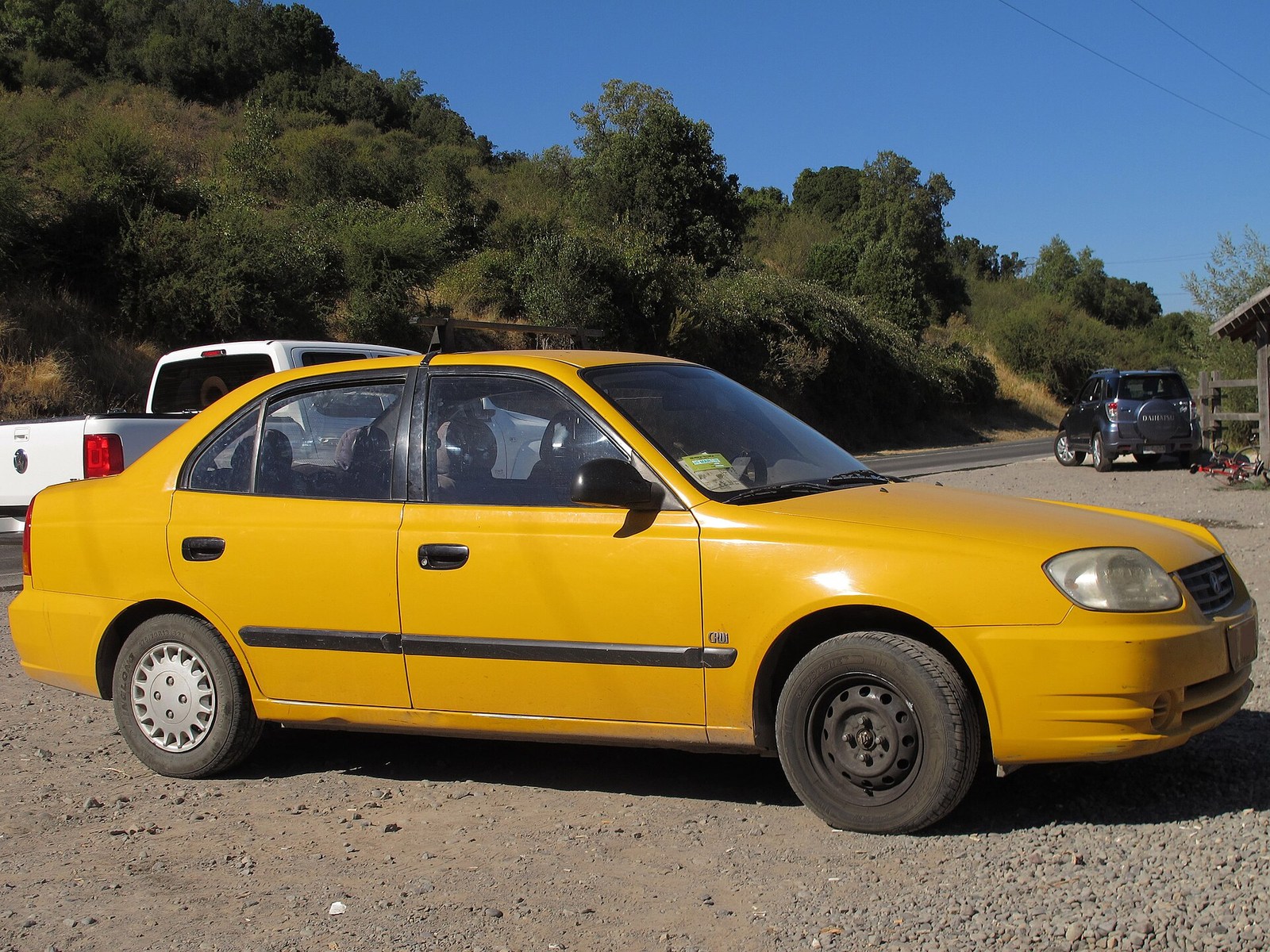 Üç silindir CRDi motorlu Accent LC taksi, yandan