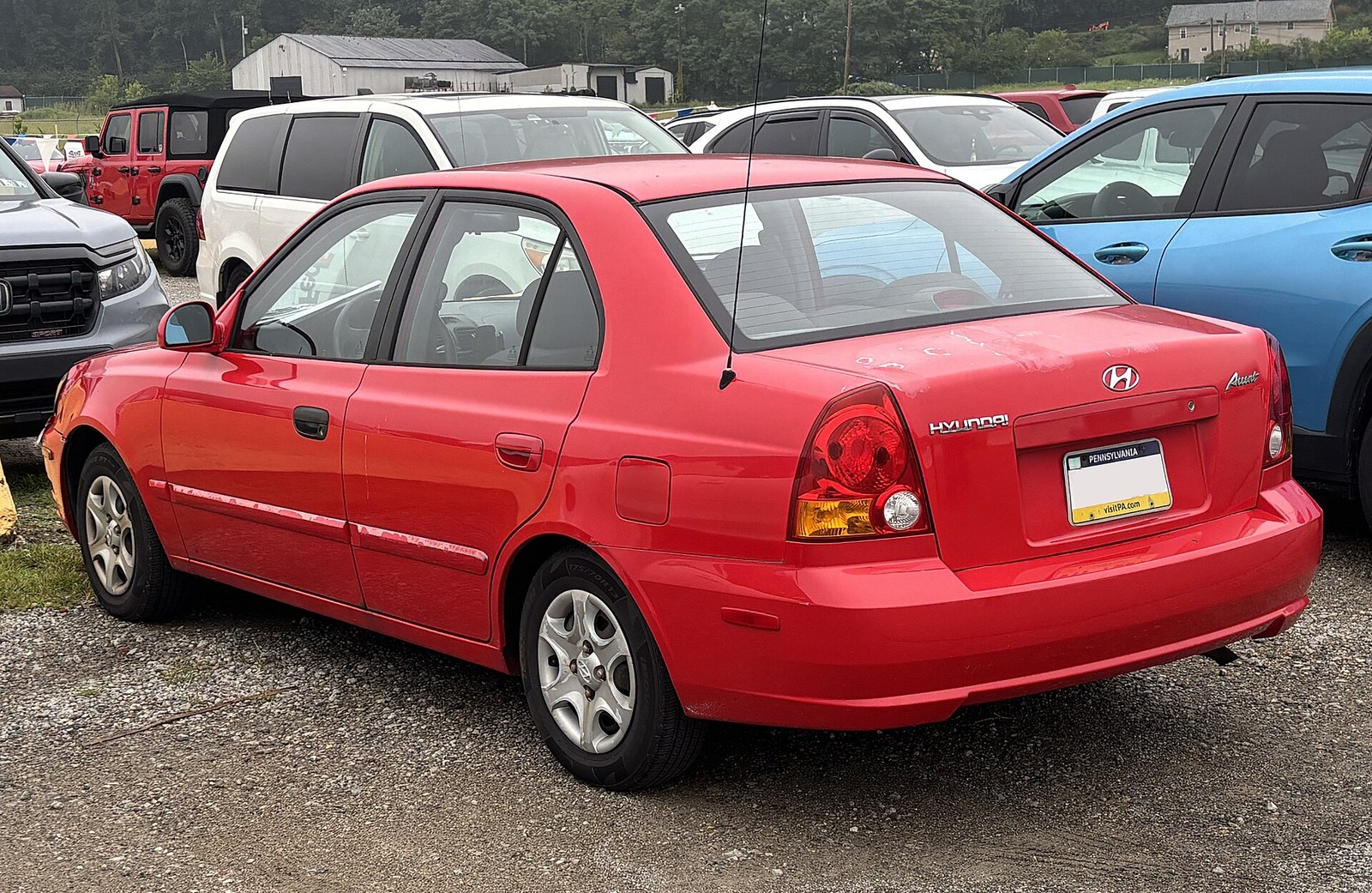 Hyundai Accent LC makyajlı sedan arka görünüm
