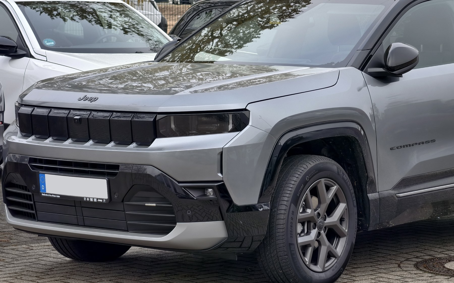 2026 Jeep Compass ön ızgara far ve tampon detay kırpımı