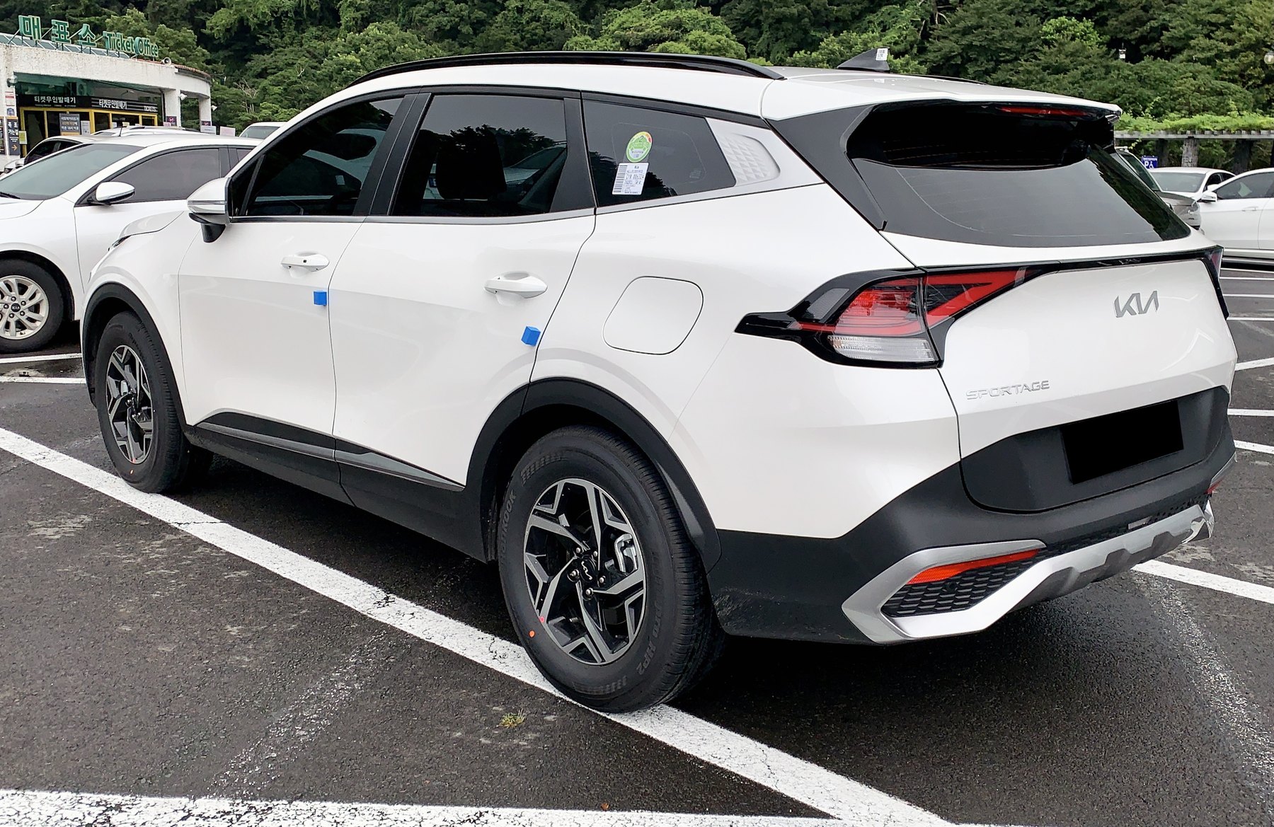 Kia Sportage NQ5 arkadan görünüm