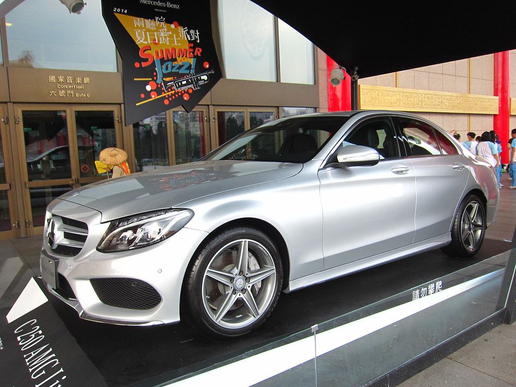Mercedes W205 ön üç çeyrek görünüm