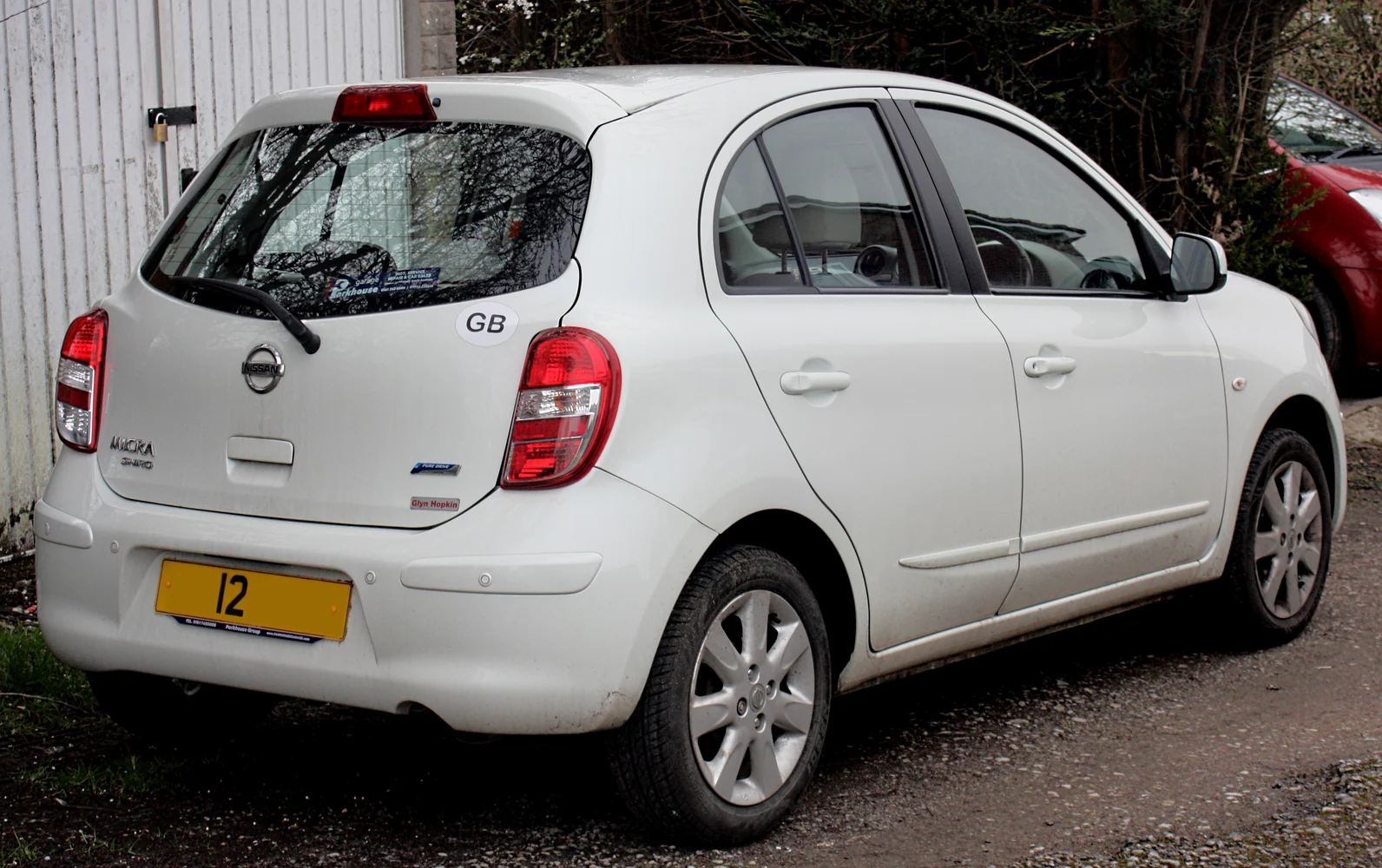 Erken kasa Nissan Micra K13 arkadan görünüm