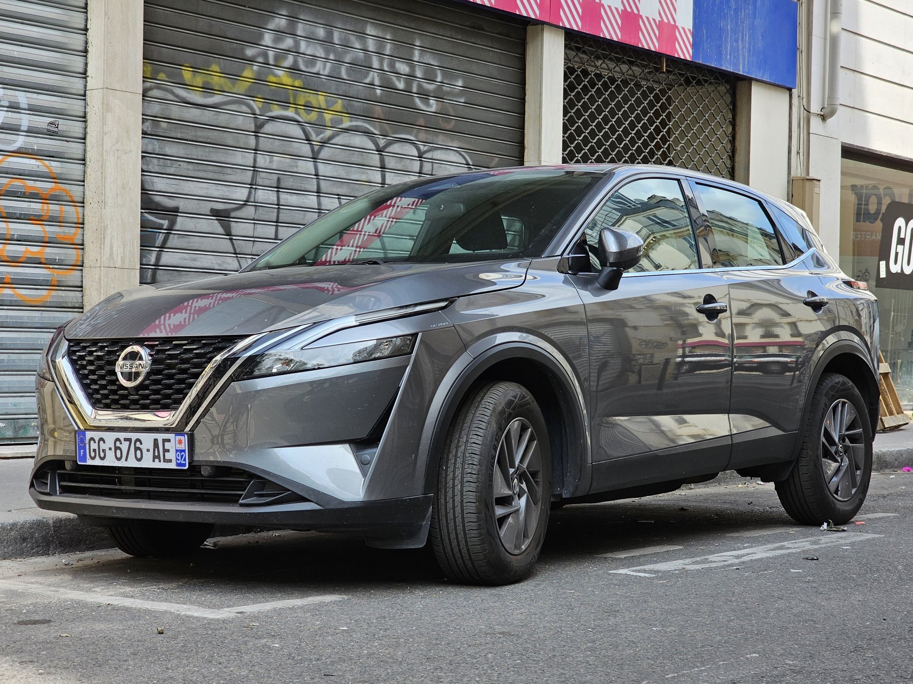 Nissan Qashqai J12 yan görünüm