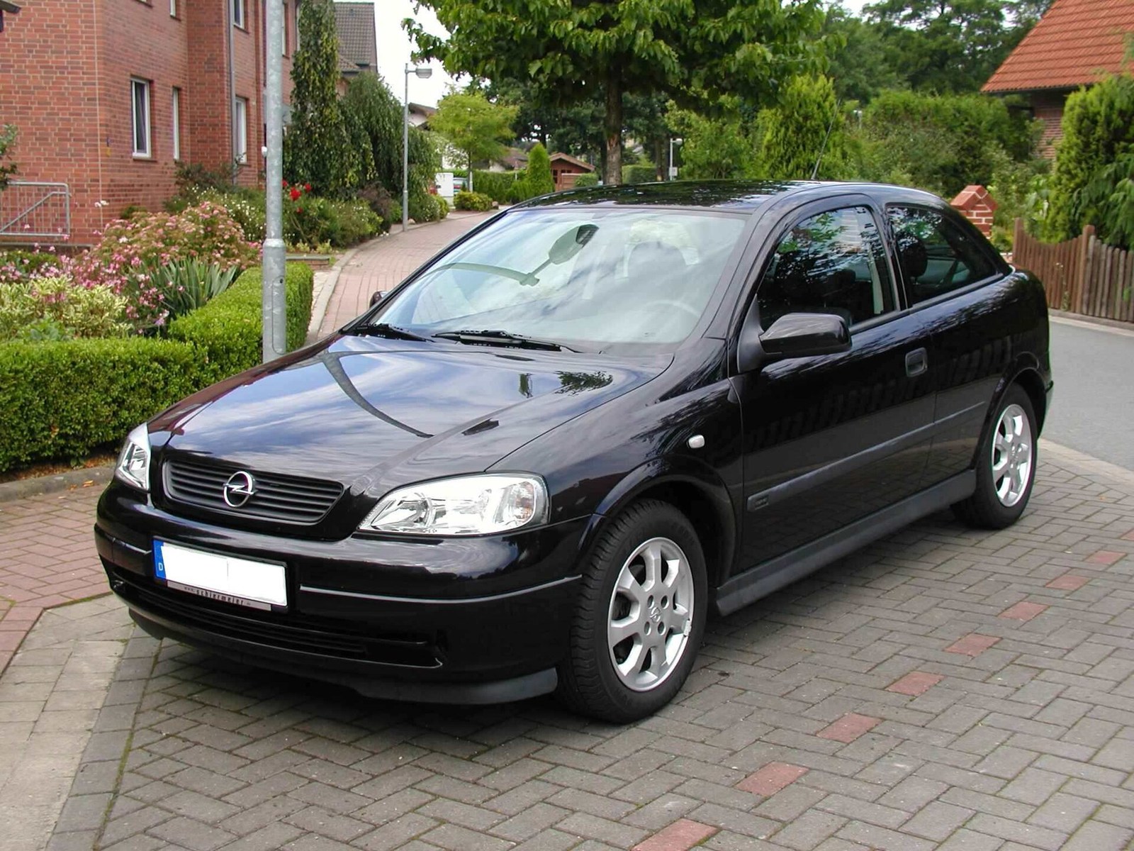 Üç kapılı Opel Astra G