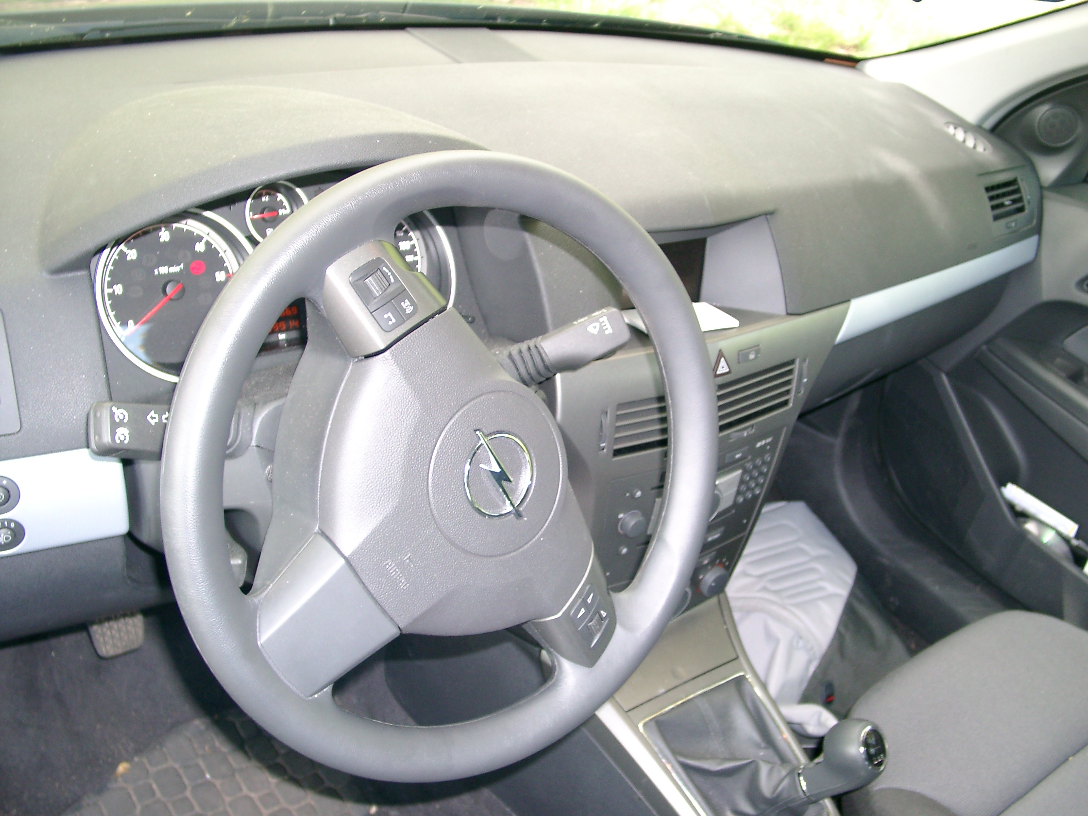 Opel Astra H kokpiti ve orta konsolu
