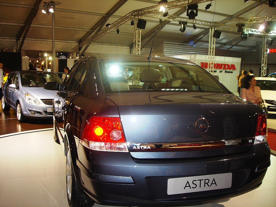 Opel Astra H sedan gövde