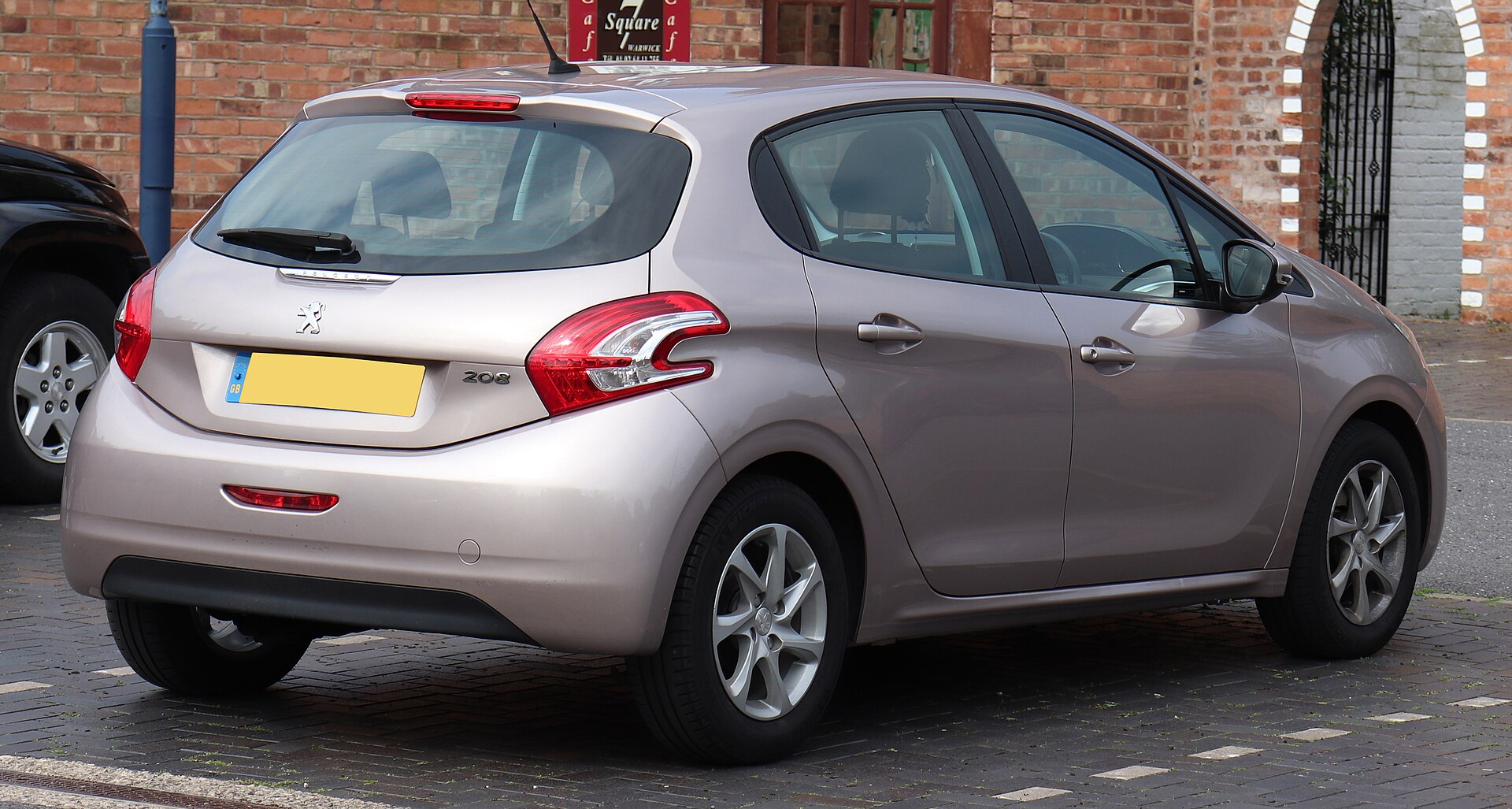 Peugeot 208 A9 arka üç çeyrek görünüm