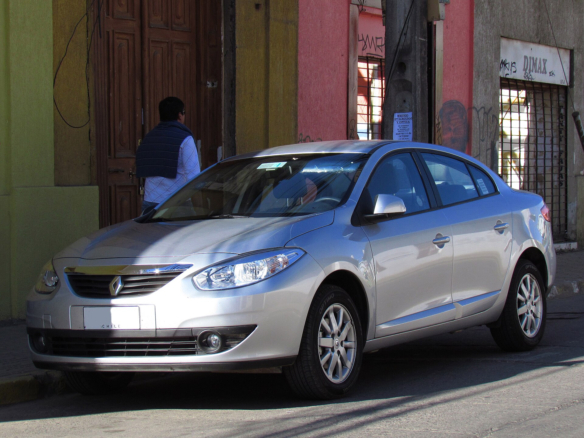 2011 Renault Fluence Expression önden üç çeyrek görünüm