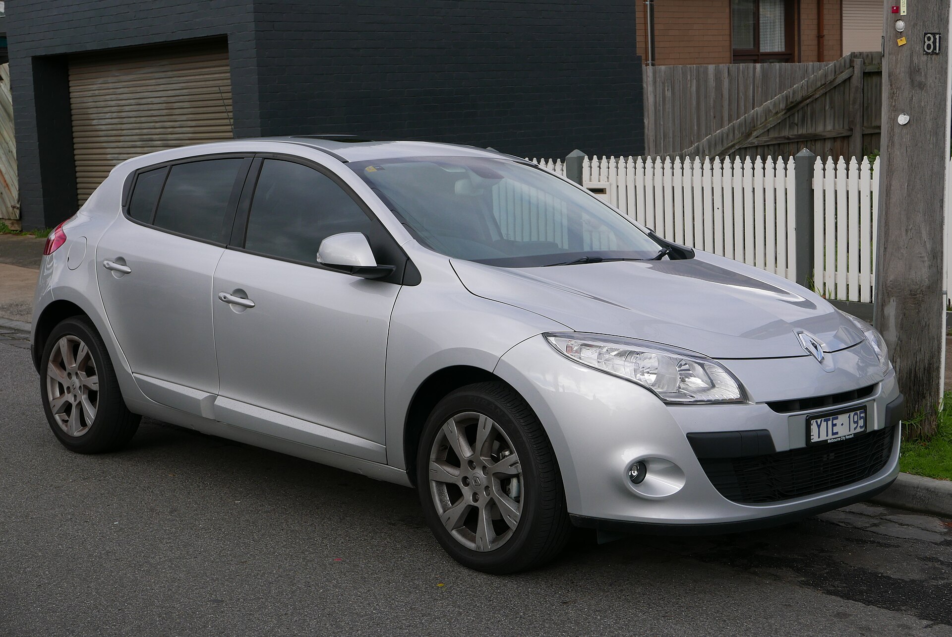 Renault Megane III Privilege önden üç çeyrek görünüm