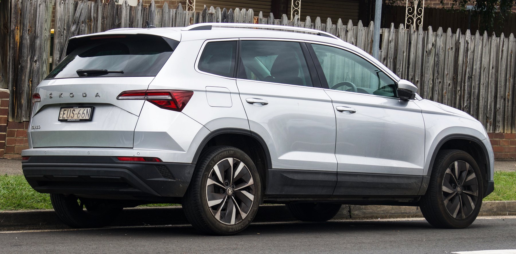 Skoda Karoq arka görünüm