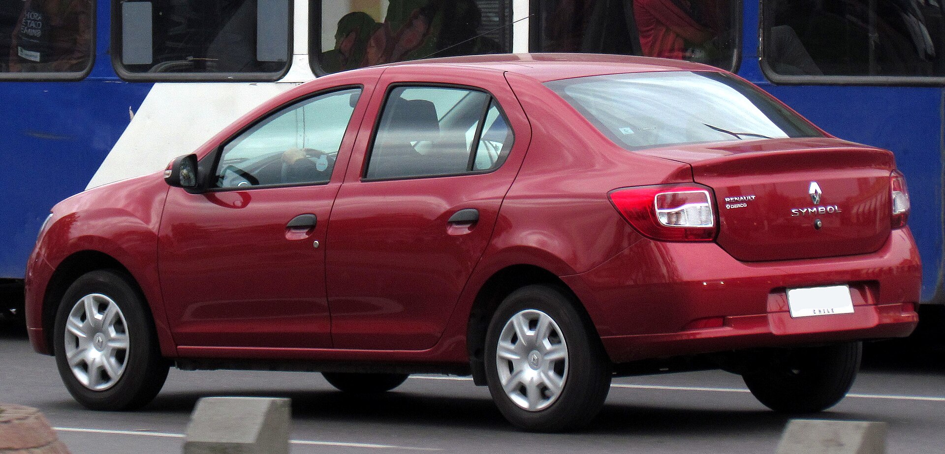 Renault Symbol Expression arka ve yan görünümü