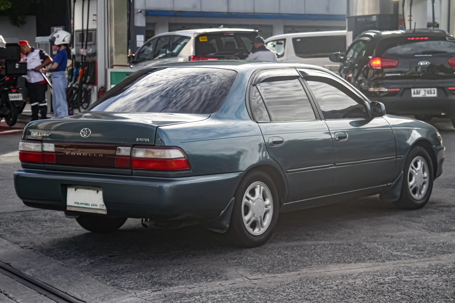 Toyota Corolla AE101 makyajlı kasa arkadan görünüm