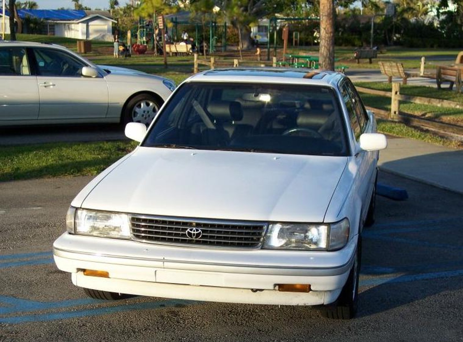 Toyota Cressida MX83 beyaz sedan