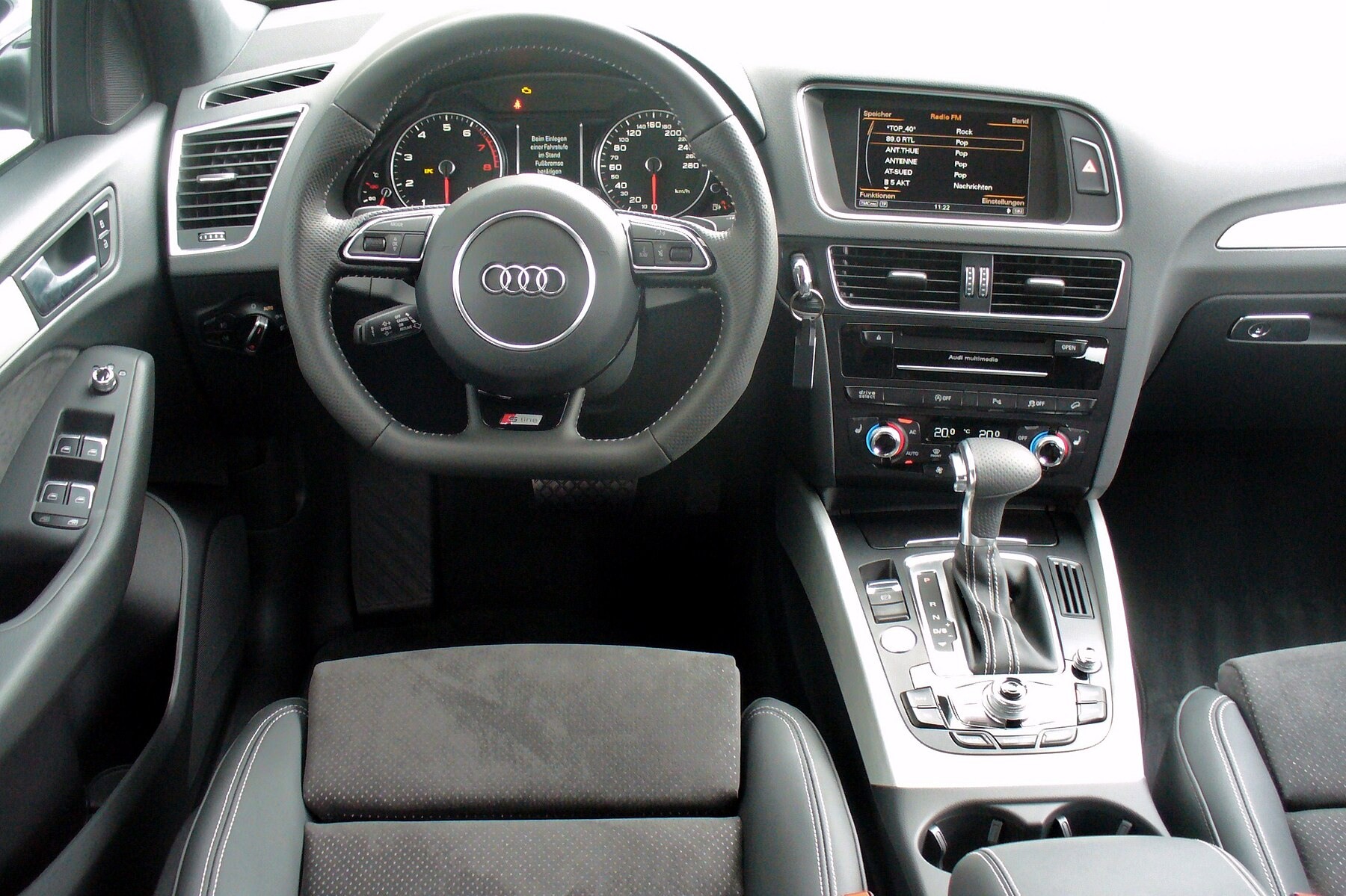 Audi Q5 8R makyajlı sürücü kabini