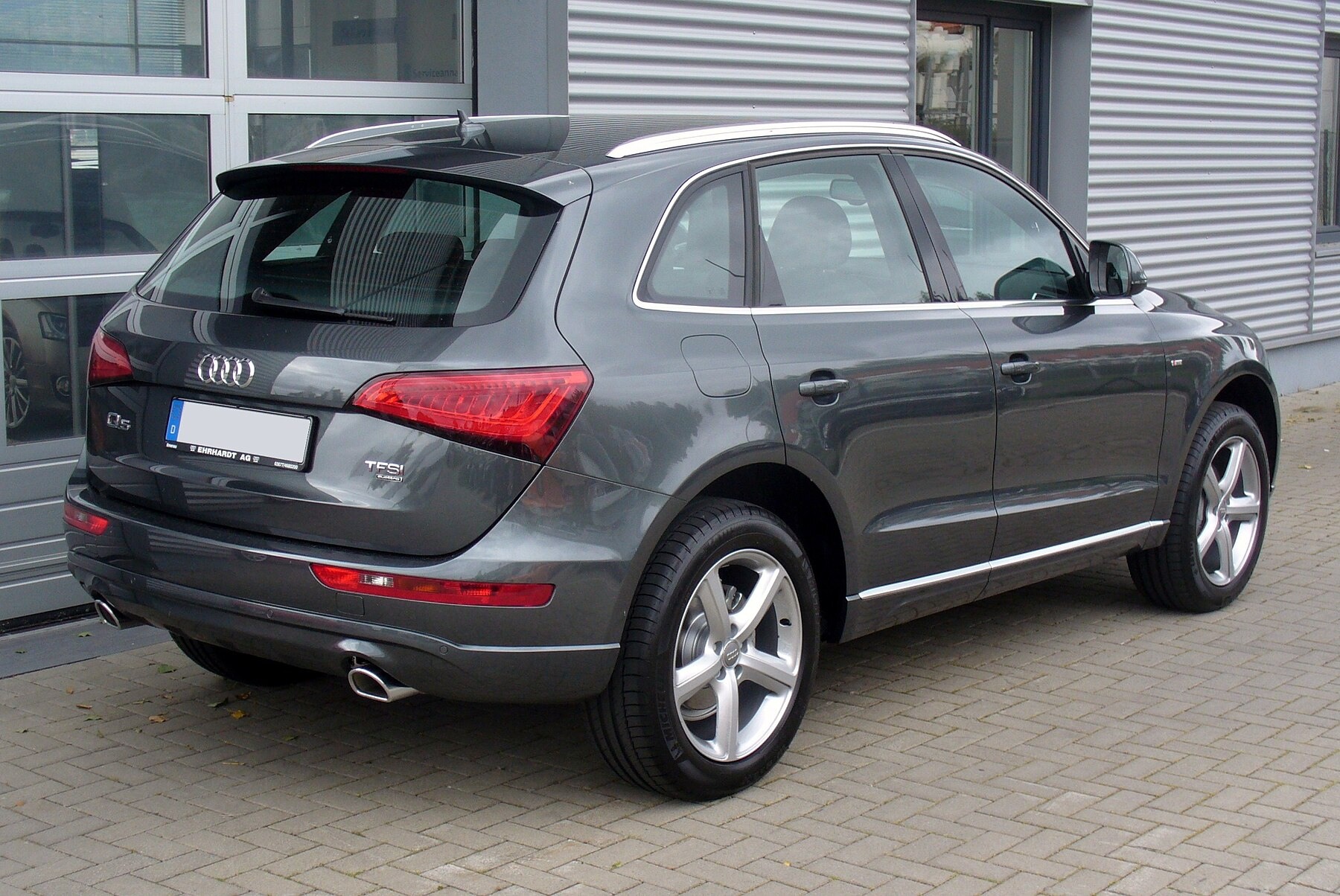 Audi Q5 8R makyajlı arka üç çeyrek görünüm