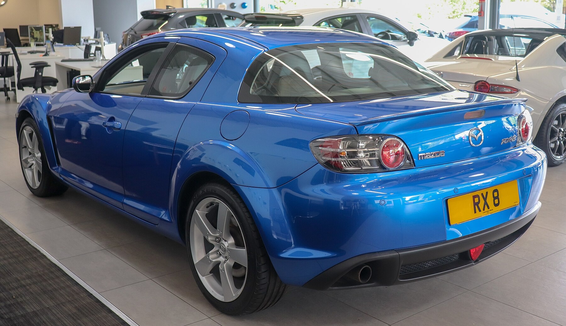 Mazda RX-8 arka üç çeyrek görünüm