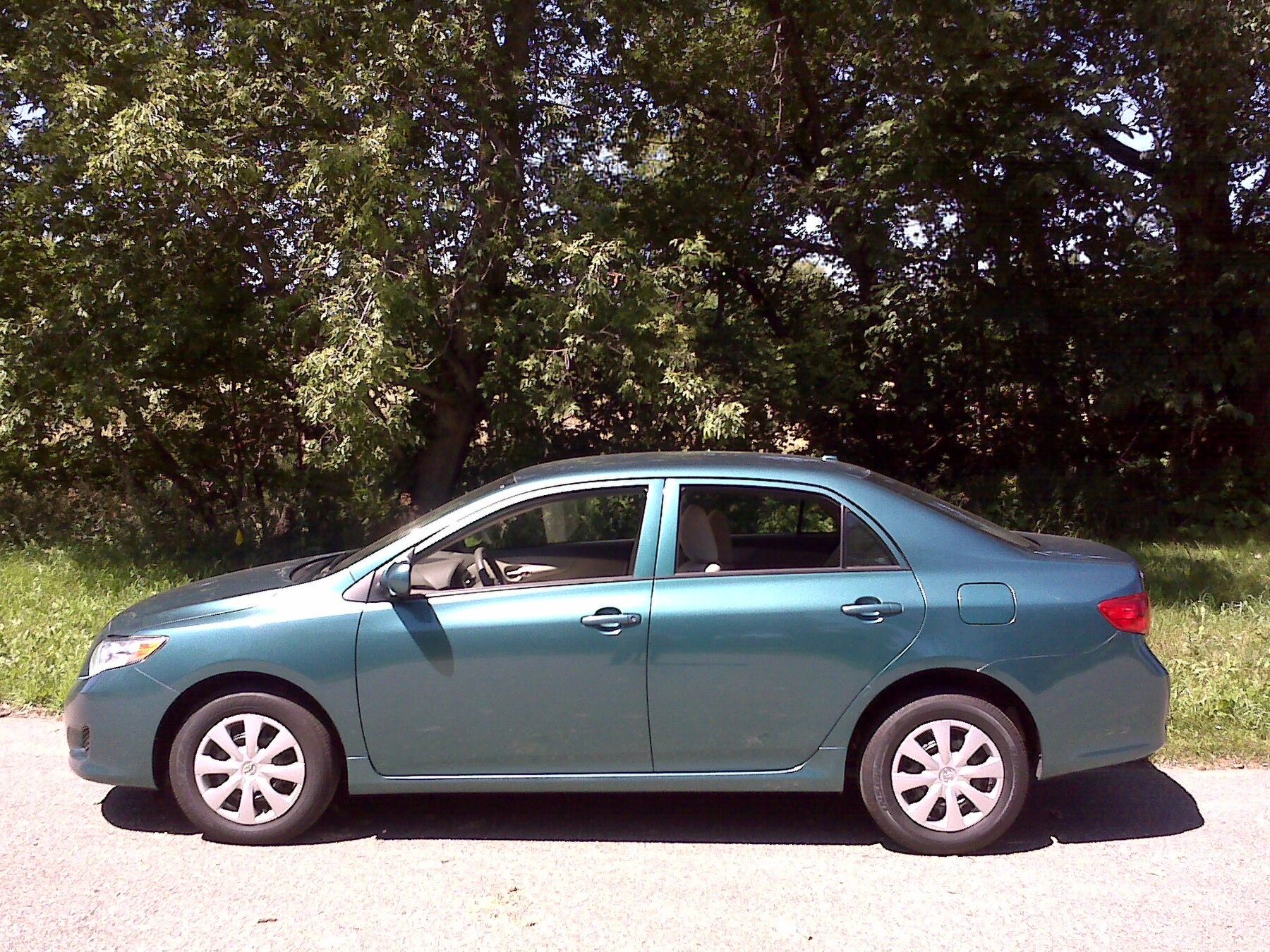 Toyota Corolla E150 yan görünüm