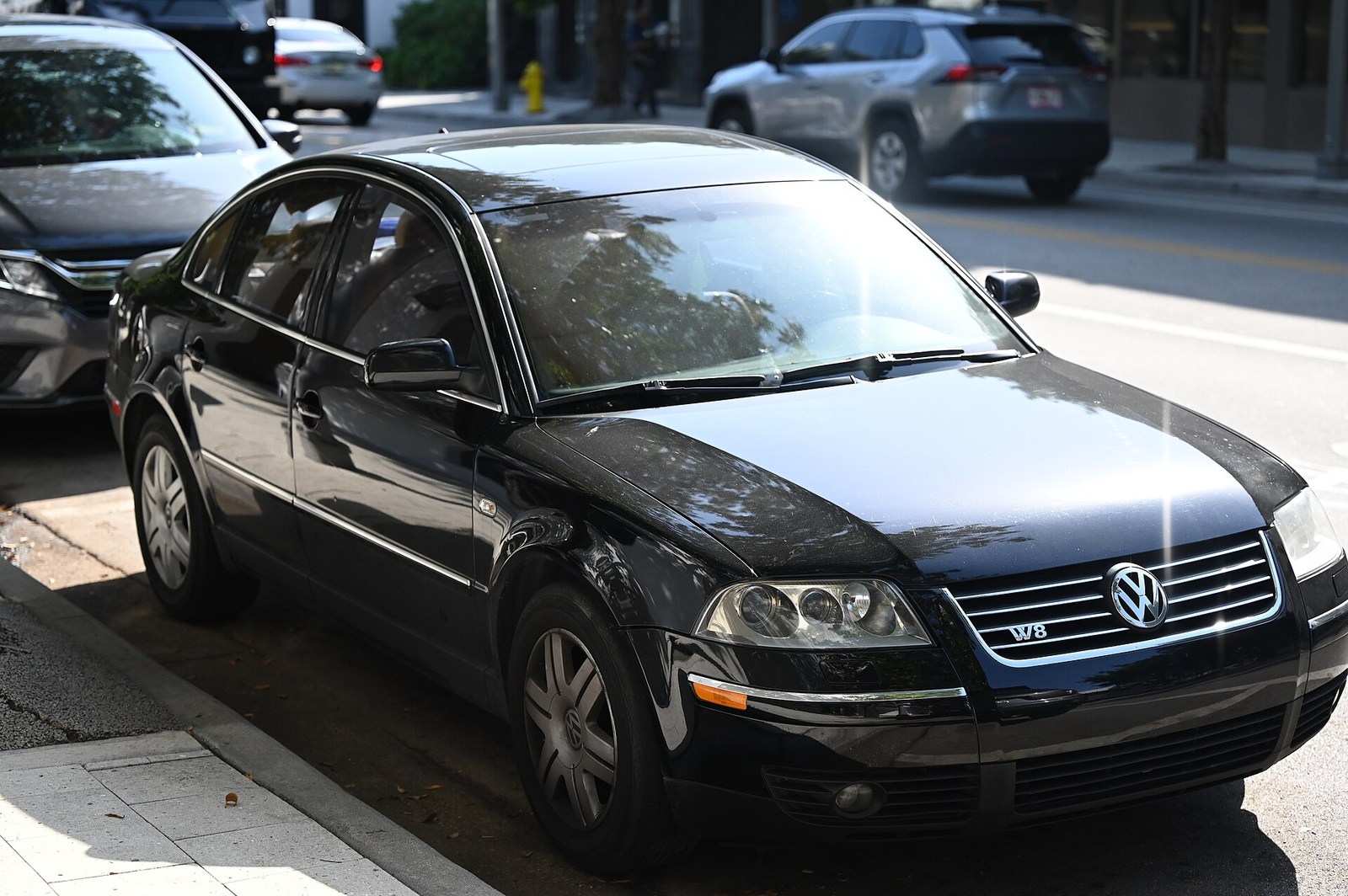 Volkswagen Passat W8 önden
