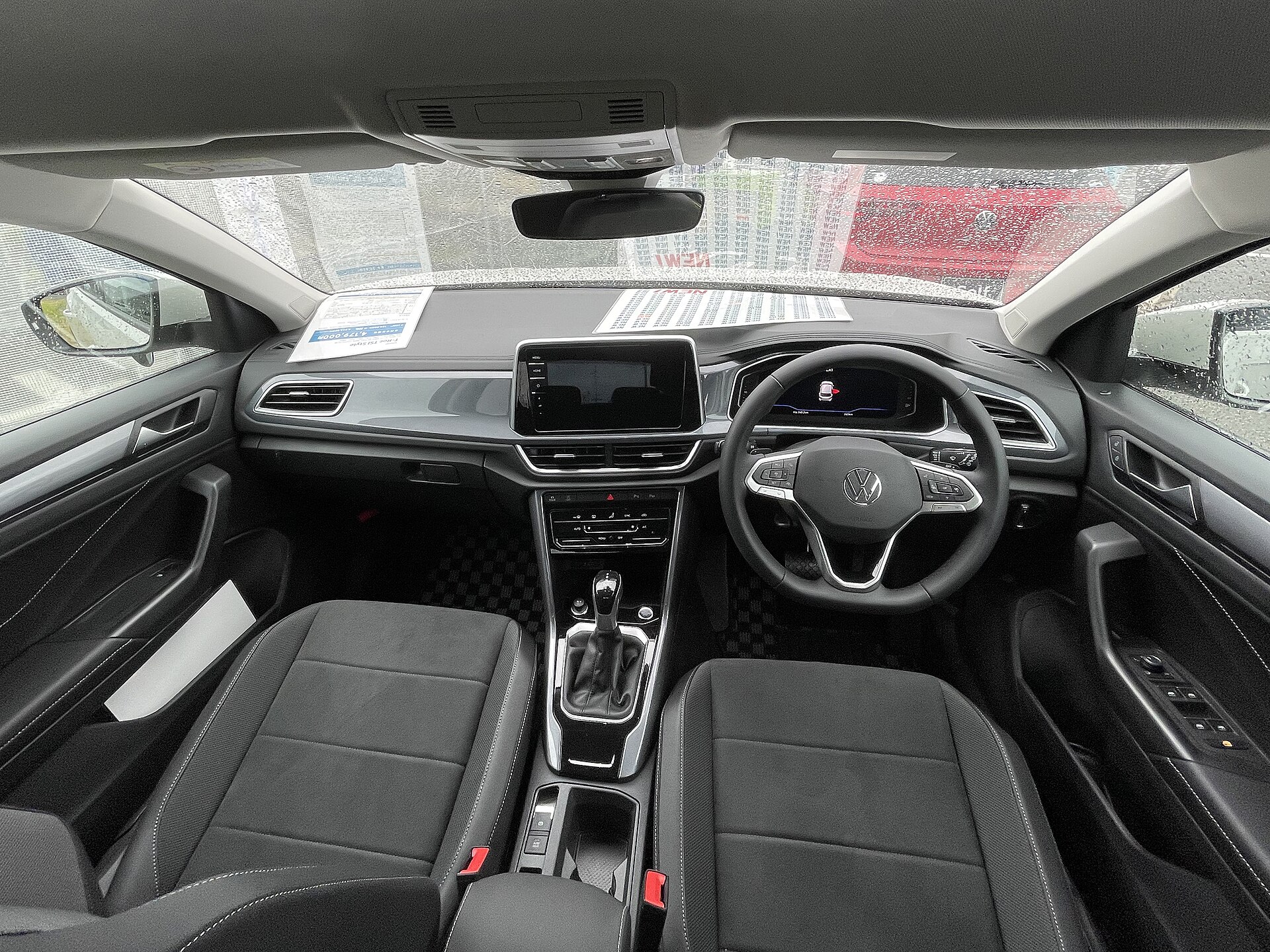 Makyajlı Volkswagen T-Roc iç mekânı ve tablet ekran