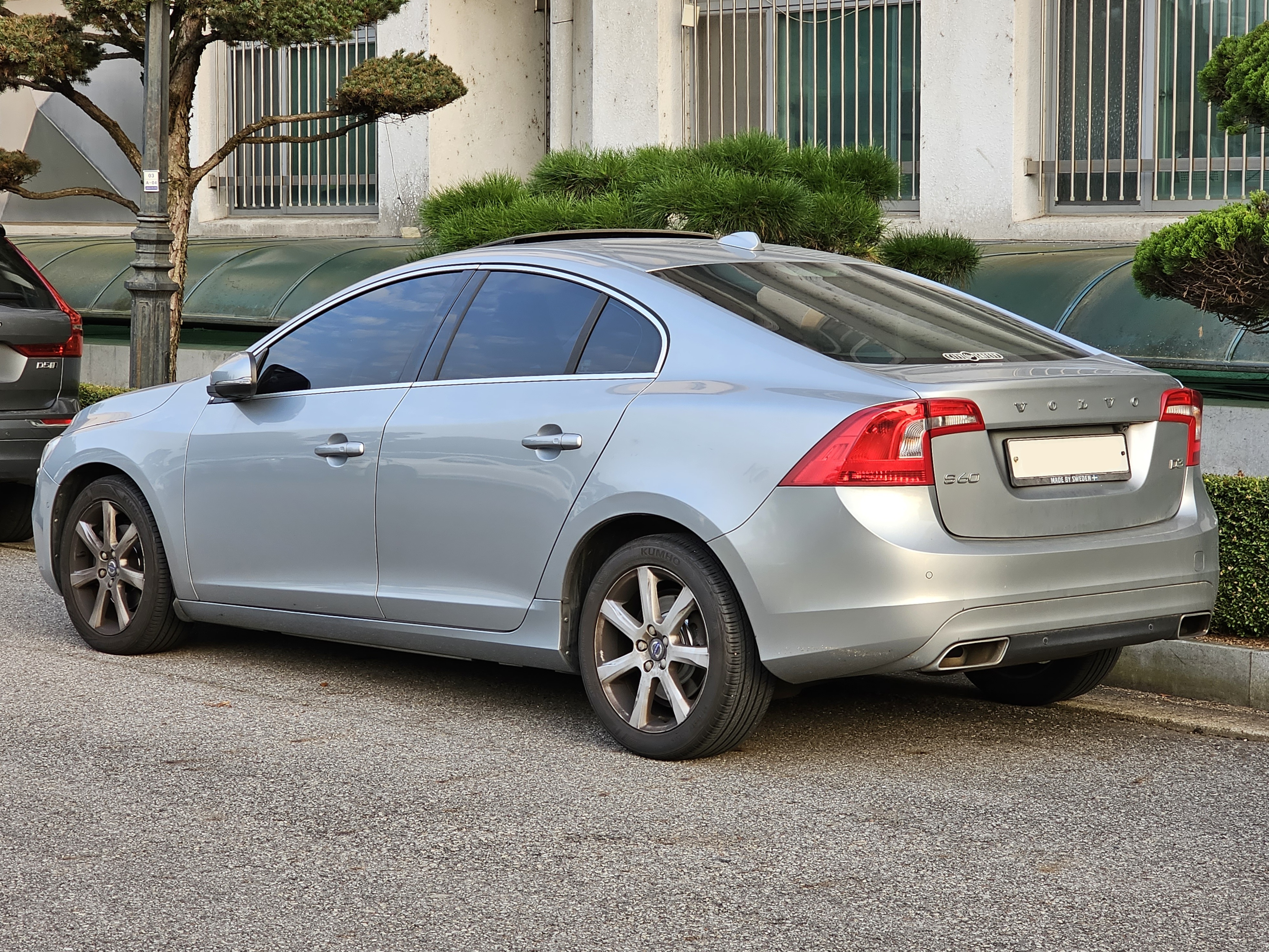 Volvo S60 P3 Alım Rehberi: D2, D4, PowerShift ve Geartronic: dış görünüm ve gövde ayrıntısı 4